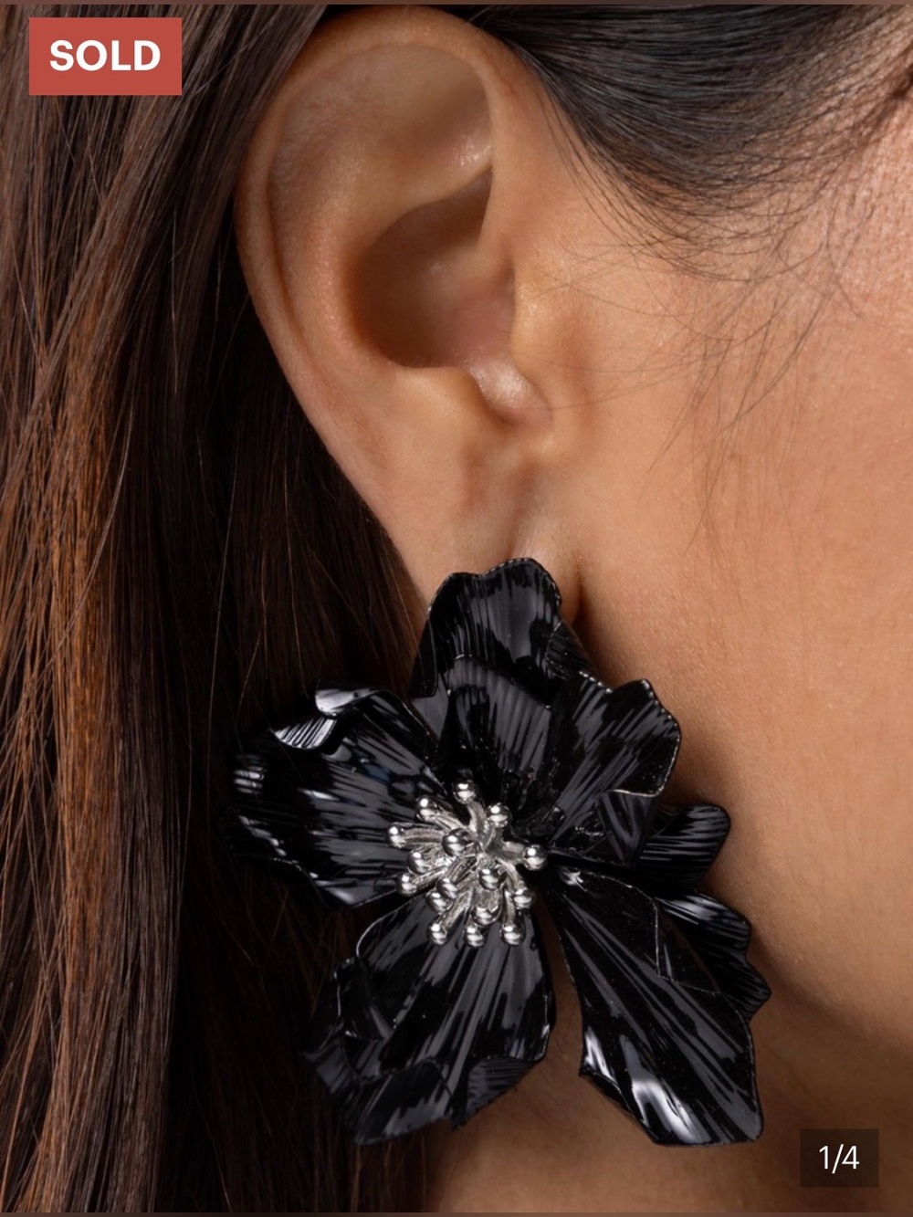 NWT Black Floral Earrings(Last One)